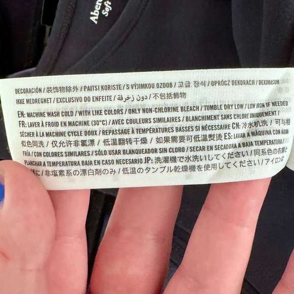 Abercrombie & Fitch | Cropped High-Neck Tank, Black, Size XL - NWT - Picture 6 of 6